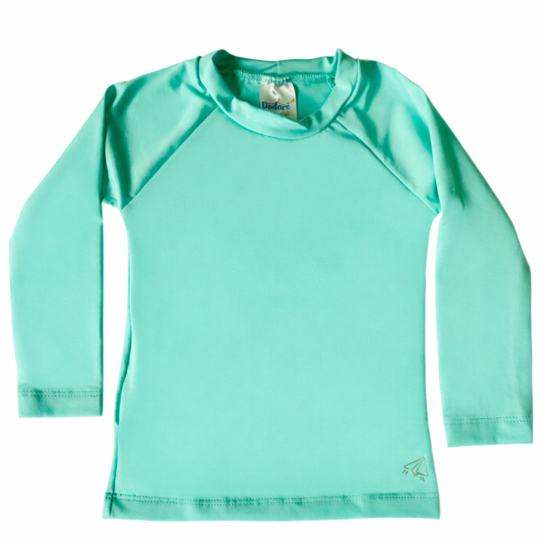 Camiseta verde menta estilo flat lay